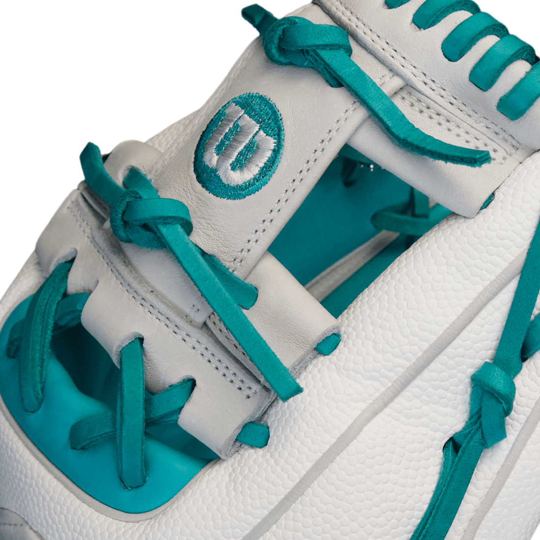 Wilson A2000 1786SS "Everest" 11.5" Infield Baseball Glove White/Teal